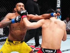 九游娱乐-UFC半决赛，雪域海豚队与庐州铁骑队鏖战，VAR改判成焦点！赛场纪律更严谨的简单介绍