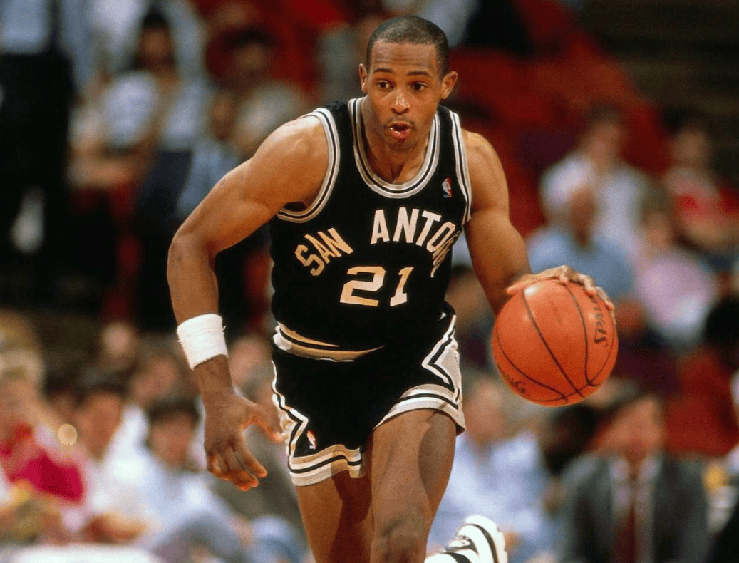 九游娱乐-穆古鲁扎关键节点回归赛场，老鹰带队取胜！的简单介绍